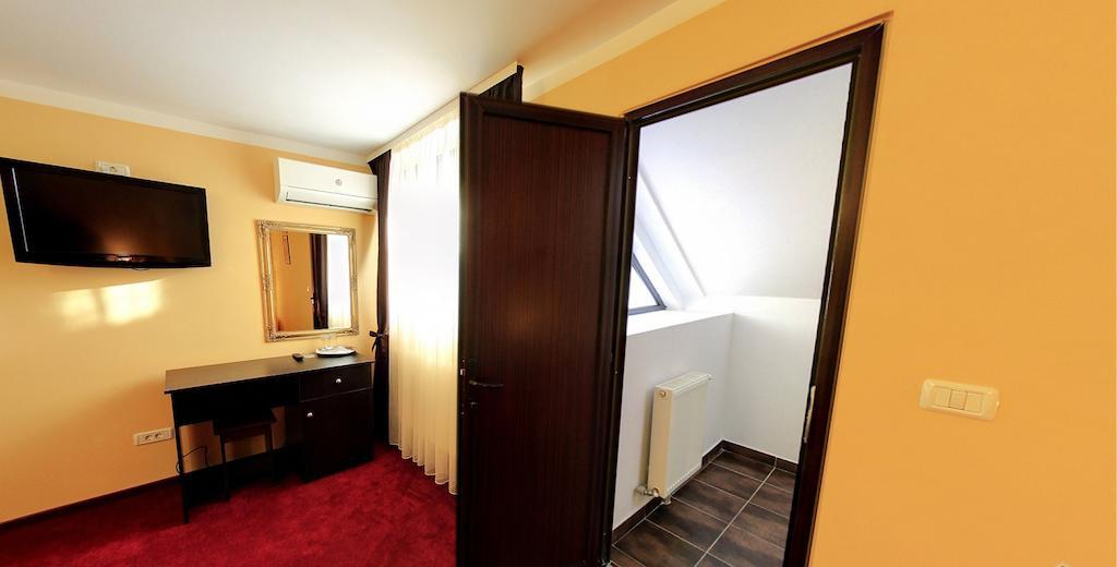 La Storia Guest House Пітешть Екстер'єр фото