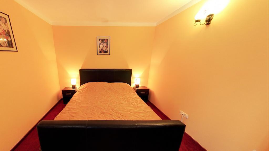 La Storia Guest House Пітешть Екстер'єр фото