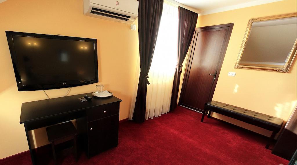La Storia Guest House Пітешть Екстер'єр фото