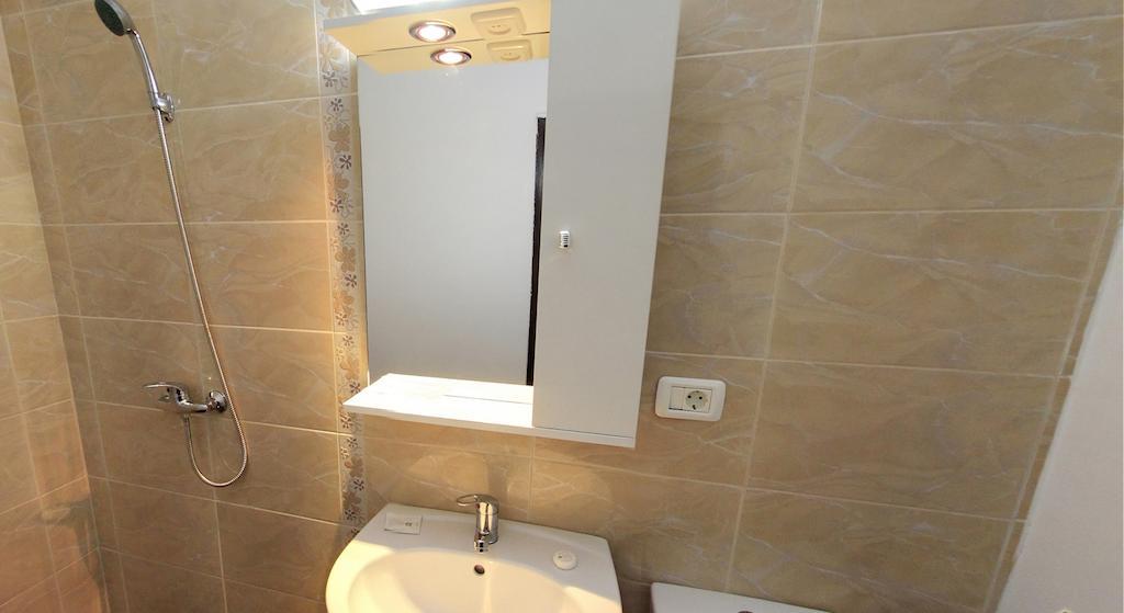 La Storia Guest House Пітешть Екстер'єр фото