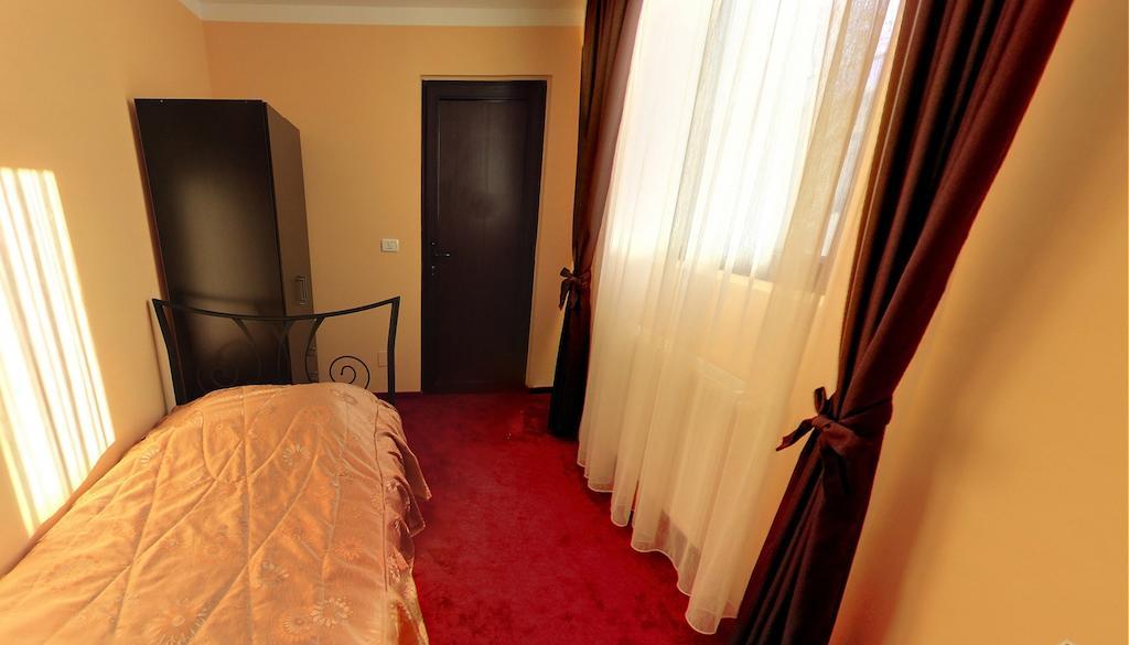 La Storia Guest House Пітешть Номер фото