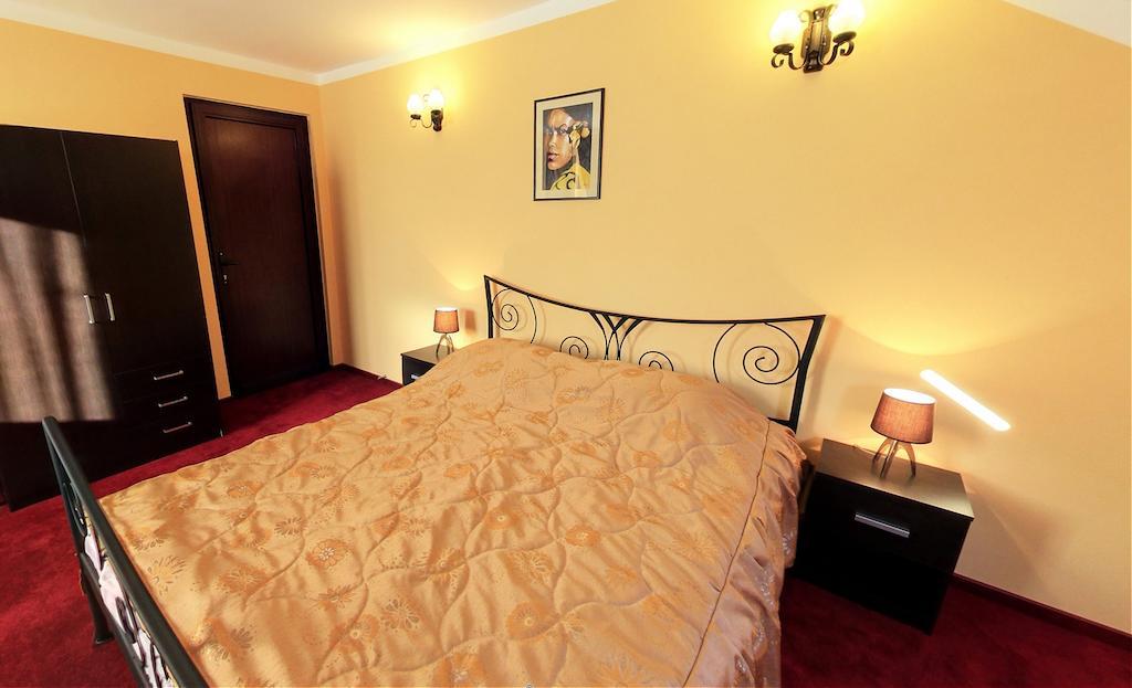 La Storia Guest House Пітешть Екстер'єр фото