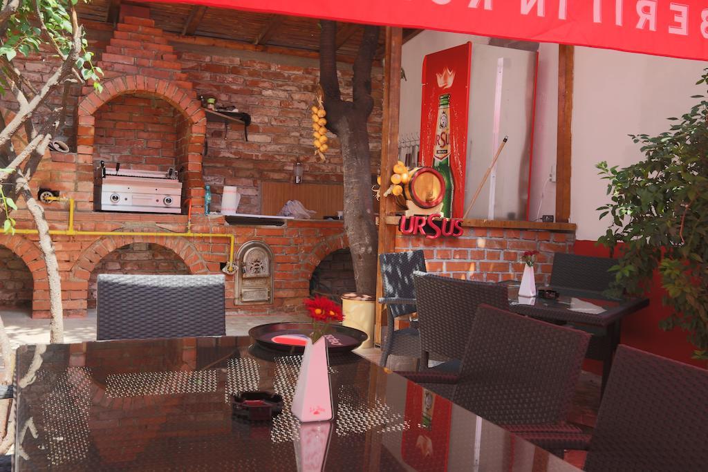 La Storia Guest House Пітешть Екстер'єр фото