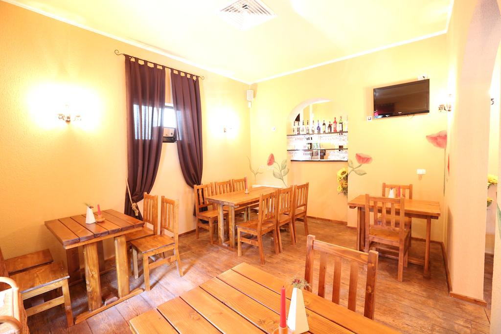 La Storia Guest House Пітешть Екстер'єр фото