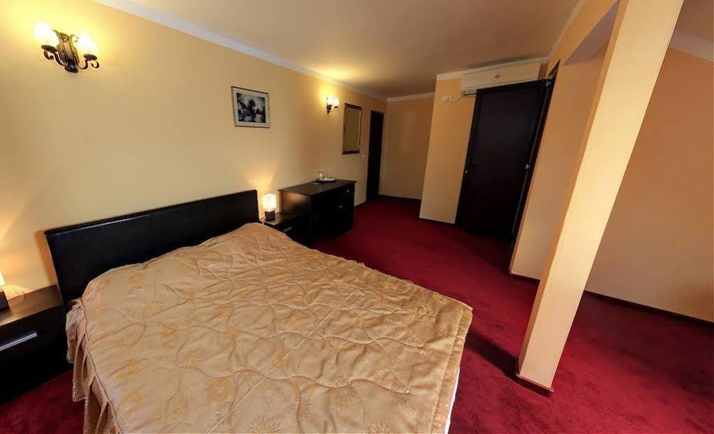 La Storia Guest House Пітешть Екстер'єр фото